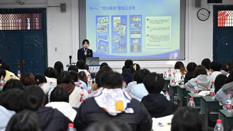 217-信息学院普法活动 (33)